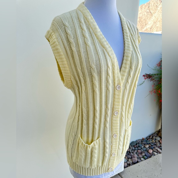 Vintage Cable Knit Button-Up Preppy Vest - Picture 3 of 5